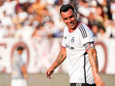 Esteban Paredes dona camisetas de su despedida para noble causa