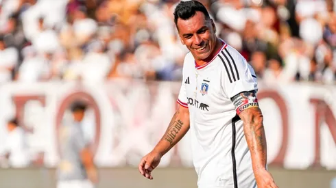 Esteban Paredes dona camisetas para noble causa