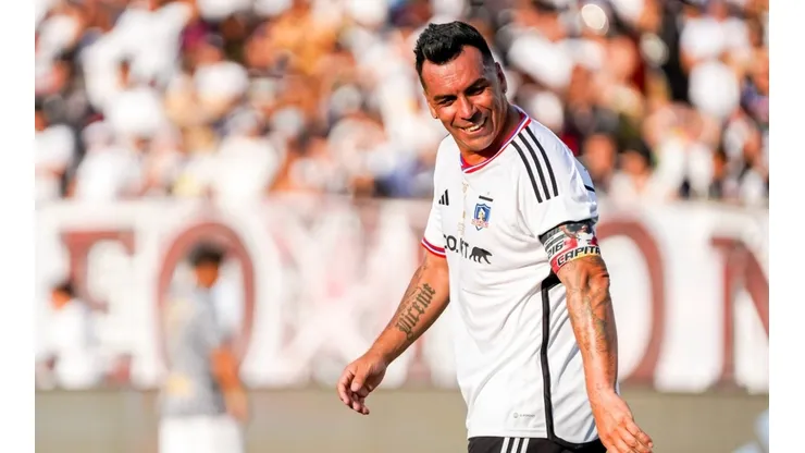 Esteban Paredes dona camisetas para noble causa