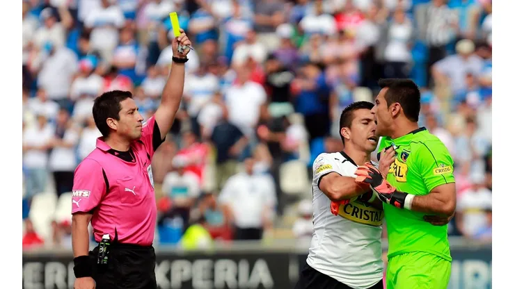 Justo Villar tuvo un fuerte encontrón con Eduardo Gamboa en un Colo Colo vs Universidad Católica.