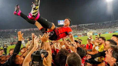 Esteban Paredes se despidió del fútbol con la camiseta de Colo Colo