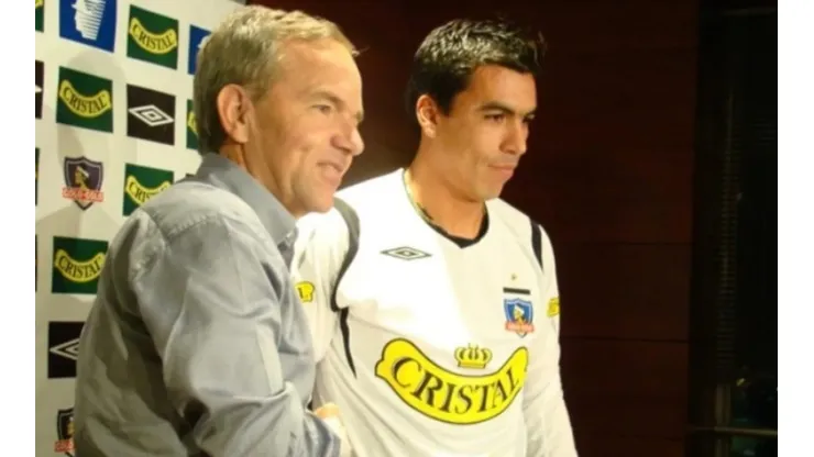 El susto de Esteban Paredes al firmar en Colo Colo