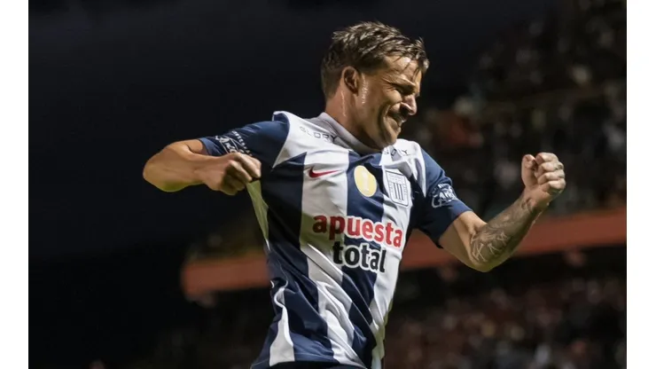 Gabriel Costa maravilló con tremendo golazo