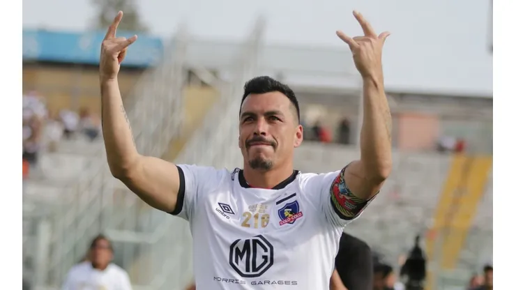 Esteban Paredes da a conocer más nombres para su despedida