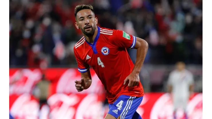 Mauricio Isla evalúa su continuidad en la UC y en Colo Colo están atentos