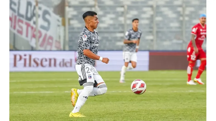 Piden sanciones para Jordhy Thompson en Colo Colo