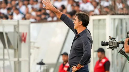 Gustavo Quinteros se puede perder el clásico con la UC
