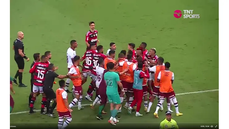 Vidal se encara en duelo de titanes con Felipe Melo en el clásico carioca.