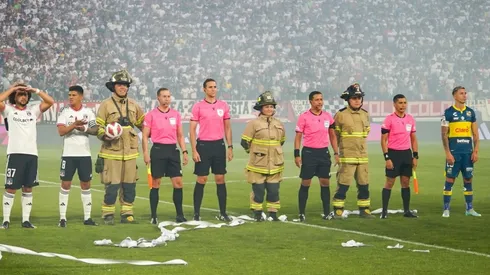Niños de escuela afectada por incendios agradecen a Colo Colo por la subasta de camisetas.