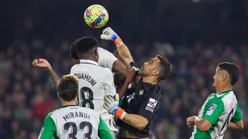 Claudio Bravo se lució en el empate entre el Betis y el Real Madrid.