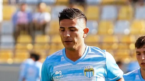 Felipe Flores fue recibido con cariño por los hinchas albos.