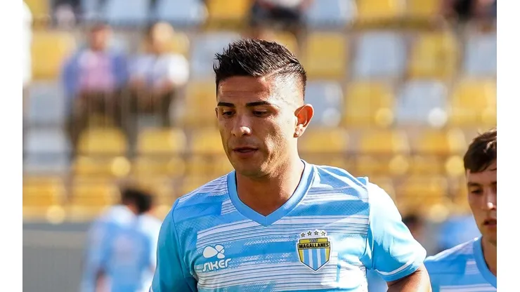 Felipe Flores fue recibido con cariño por los hinchas albos.