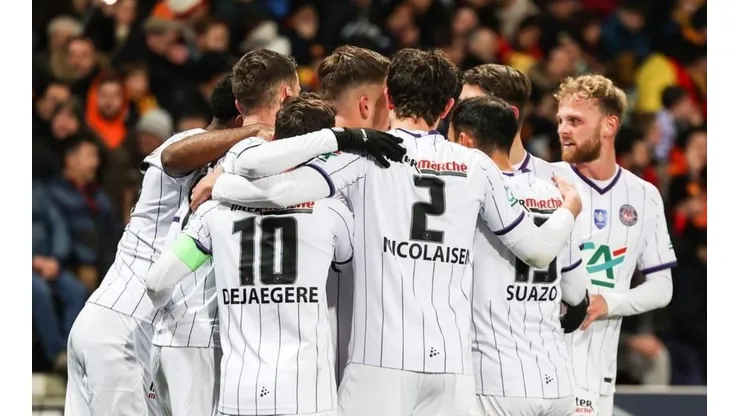 Suazo brilla con megagolazo en clasificación a semifinales del Toulouse.