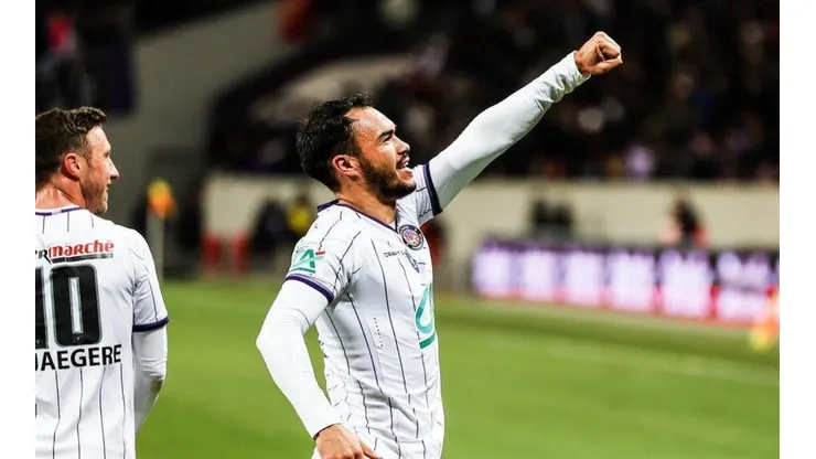 Suazo muestra más felicidad por el paso a semifinales que por su gol.