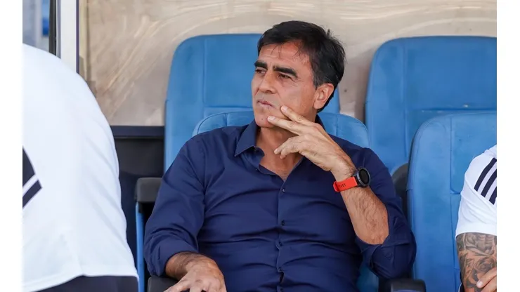 Las tres formaciones que probó Quinteros en amistoso de Colo Colo.
