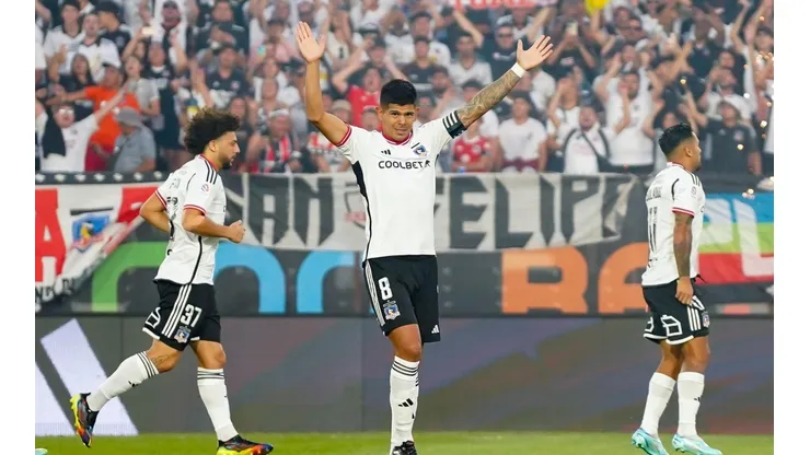 ¡Locura total! La subasta de camisetas de Colo Colo inicia exitosamente.