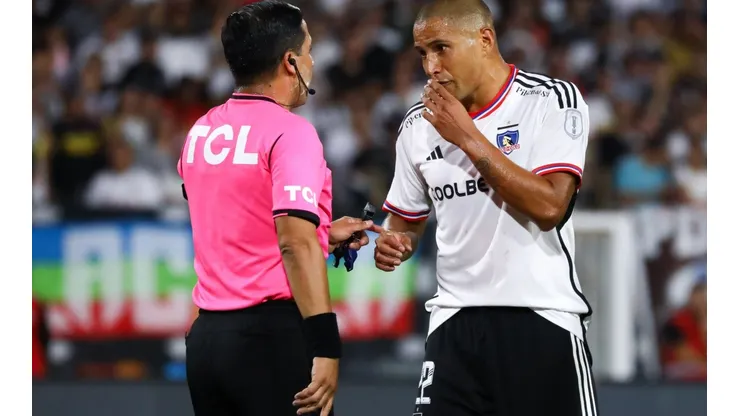Cristián Basaure le toma una foto a Colo Colo