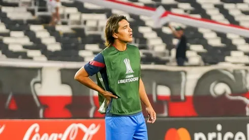 Marcelo Moreno Martins estuvo en el Monumental junto a Cerro Porteño.