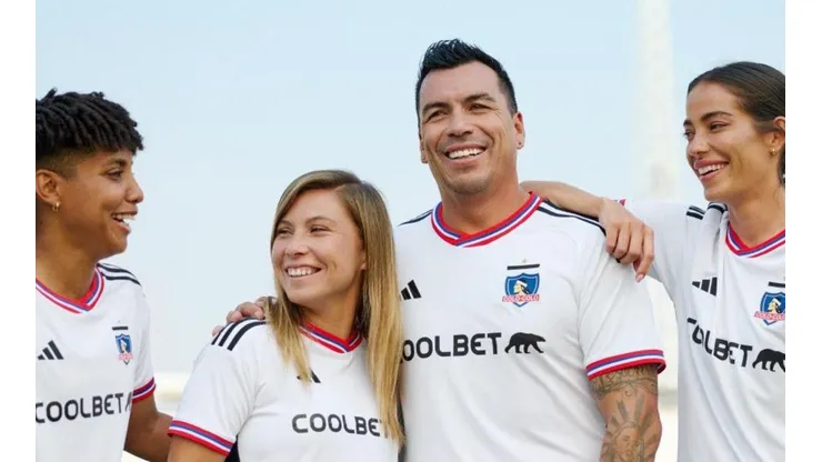 Colo Colo subastará camisetas de jugadores para ayudar a damnificados por incendios.