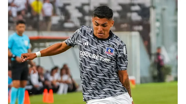 Jordhy Thompson salió lesionado ante Ñublense.