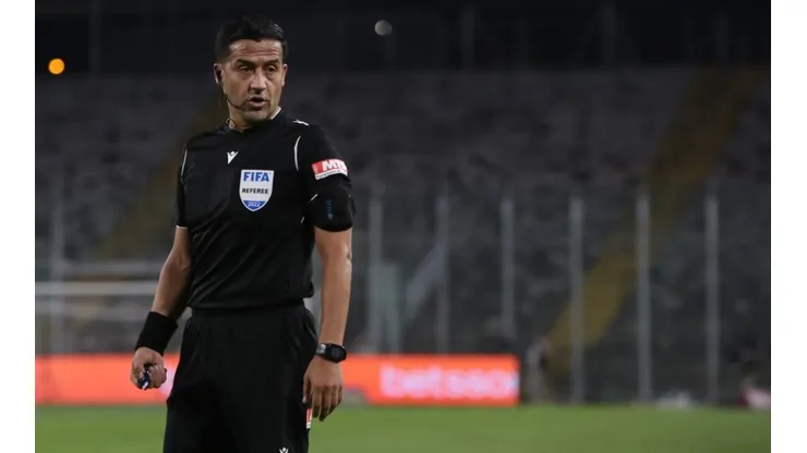 Felipe González arbitrará el encuentro entre Colo Colo y Everton