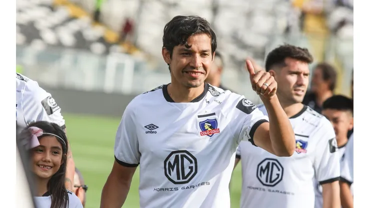 Matías Fernández anuncia su retiro del fútbol.