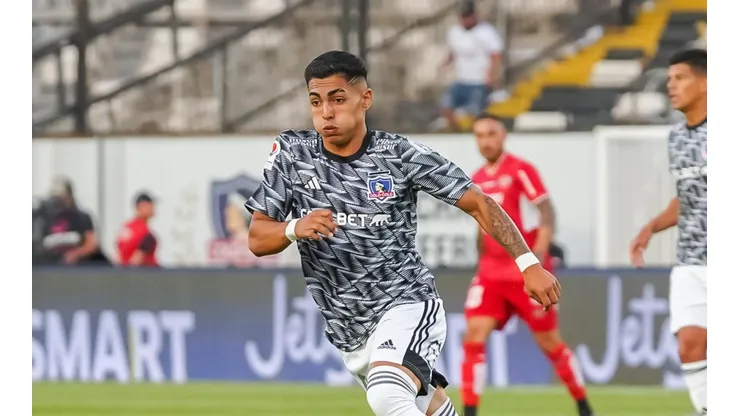Jordhy Thompson estaba haciendo un gran partido ante Ñublense.