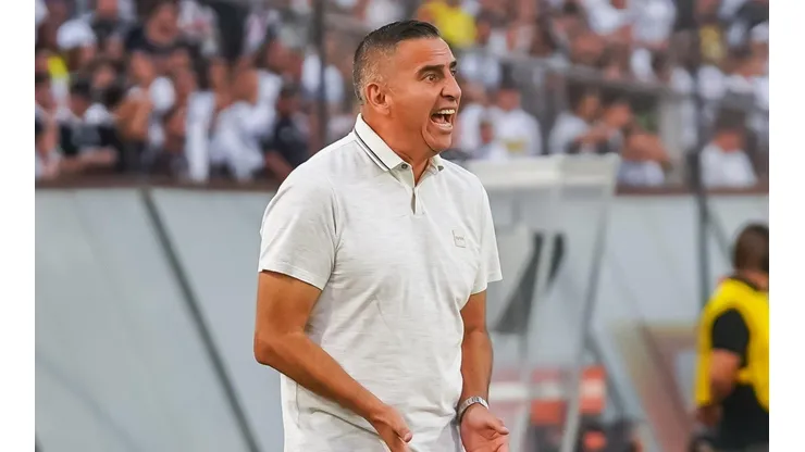 DT de Ñublense se saca el sombrero ante Colo Colo.