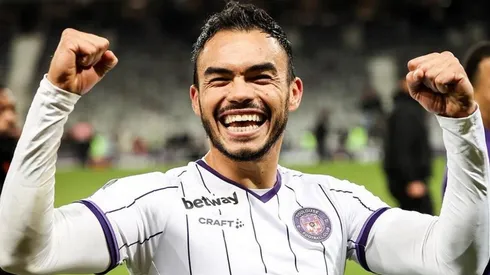 Basaure se rinde ante el presente de Gabriel Suazo en Francia.