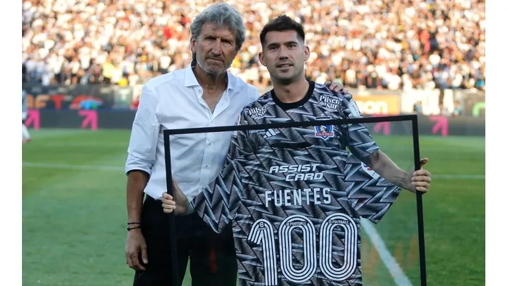 César Fuentes es homenajeado por Colo Colo