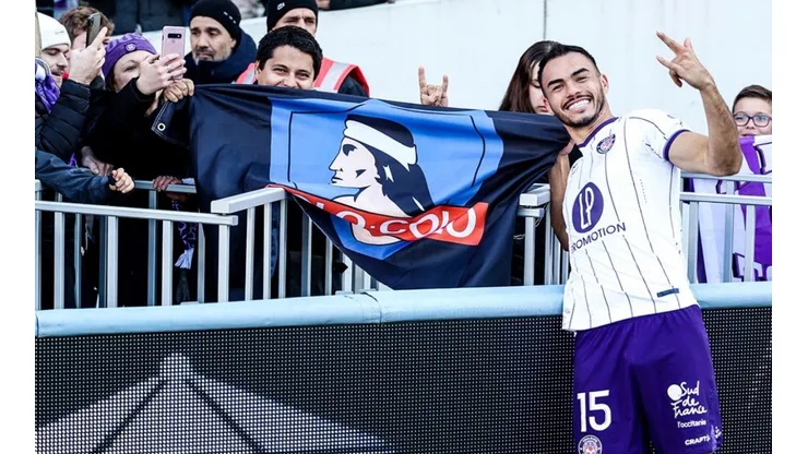 Gabriel Suazo fue alentado por hincha de Colo Colo en Francia