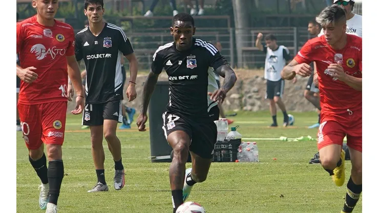 Colo Colo vence a Lautaro de Buin en partido amistoso.