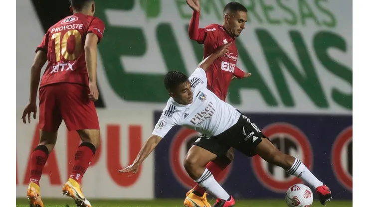 Colo Colo le pega flor de palo a Ñublense tras la suspensión.