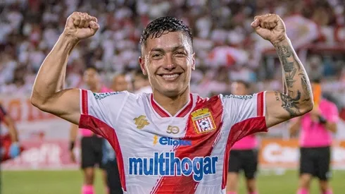 Cristián Zavala pone en duda su regreso a Colo Colo tras ser figura en Curicó.