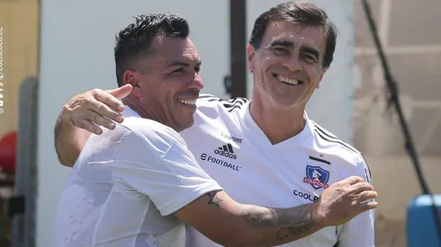 Paredes comparte con todos en Colo Colo en su visita al Monumental.
