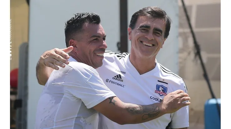 Paredes comparte con todos en Colo Colo en su visita al Monumental.