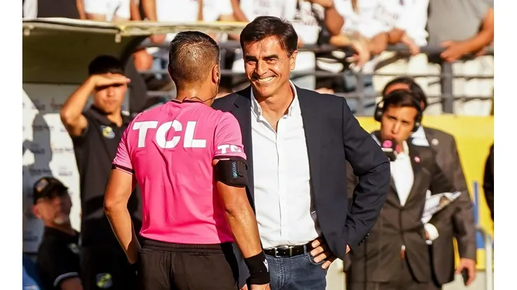 Gustavo Quinteros lanza advertencia al arbitraje