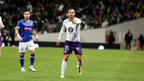 Suazo le pone tarea a su DT en goleada del Toulouse y debut como titular.