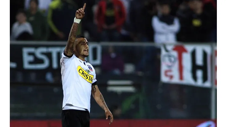 Vidal bromea a los hinchas de la U y los clásicos con Colo Colo