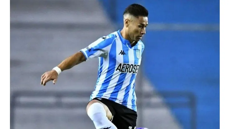 Óscar Opazo lucha por ser titular en Racing.