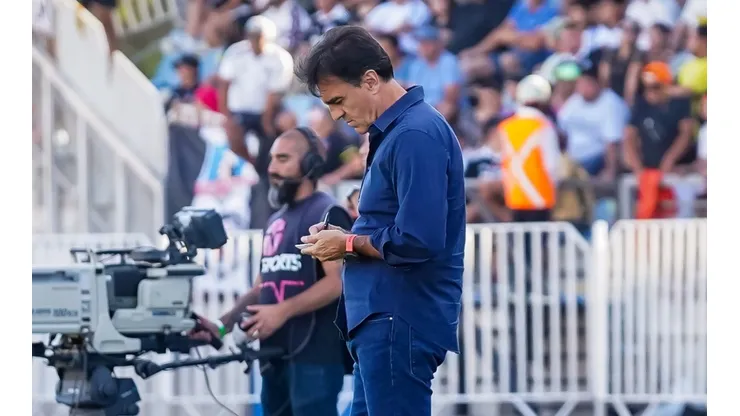 Gustavo Quinteros sigue preocupado por los refuerzos