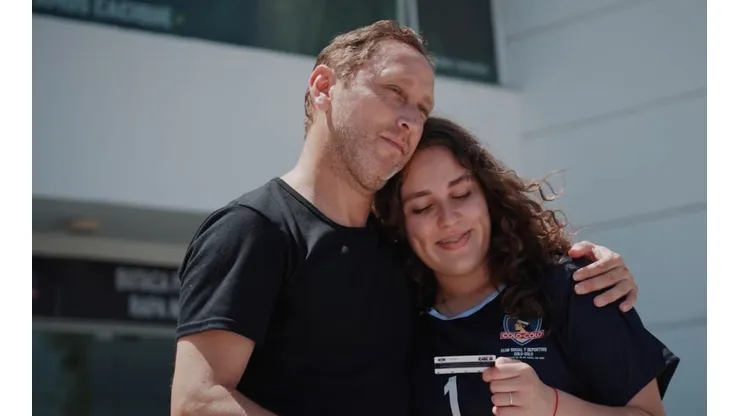 Luis Mena y su hija, Catalina, participaron en el nuevo video del CSD Colo Colo