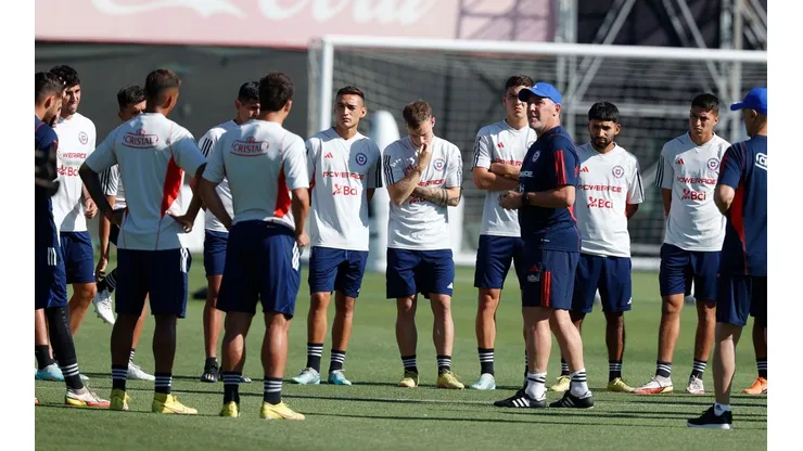 La formación confirmada de Chile con tres colocolinos para el amistoso.