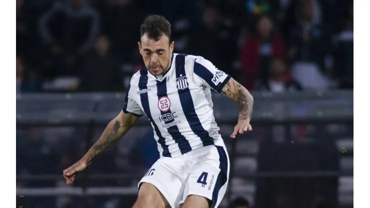 Desde Argentina buscan complicar el fichaje de Catalán por Colo Colo.