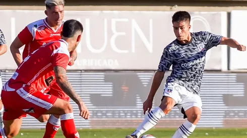 Matías Moya entrena a la par de sus compañeros en Colo Colo.