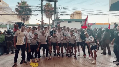 Miles de hinchas de Colo Colo recibieron al plantel en Copiapó.