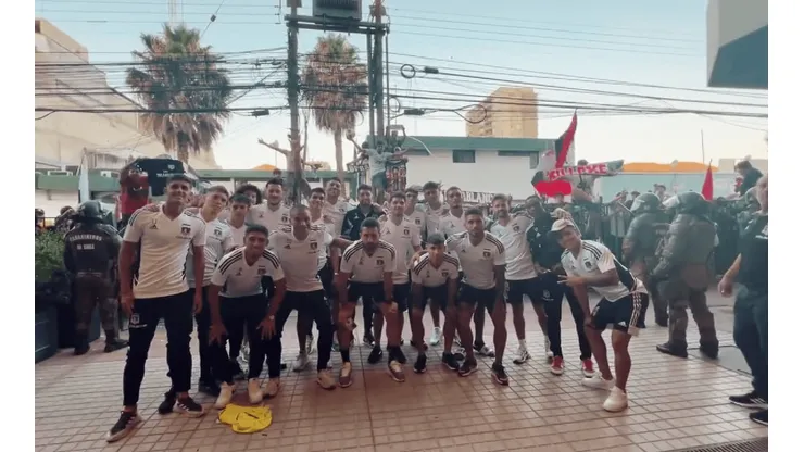 Miles de hinchas de Colo Colo recibieron al plantel en Copiapó.