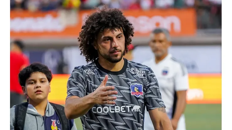 Maximiliano Falcón es pura alegría tras el triunfo de Colo Colo.