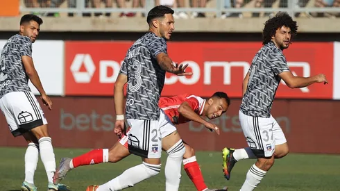Marcelo Barticciotto le tira las orejas a la defensa de Colo Colo.
