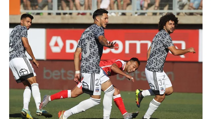 Marcelo Barticciotto le tira las orejas a la defensa de Colo Colo.